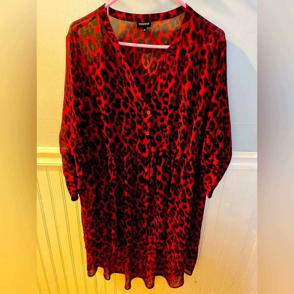 Torrid Red Leopard Print Women's plus. high low button top shirt blouse size 2